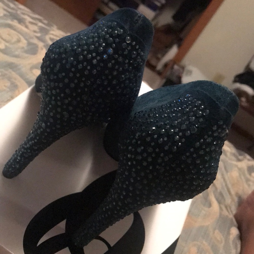 Green Rhinestone Pumps. - Picture 2 of 3